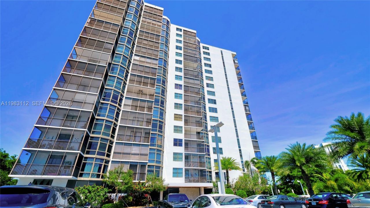 3375 N Country Club Dr , Unit 207, Aventura, FL 33180 Photo