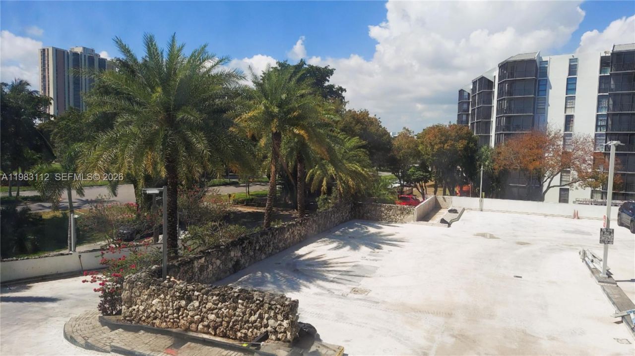 3375 N Country Club Dr , Unit 207, Aventura, FL 33180 Photo