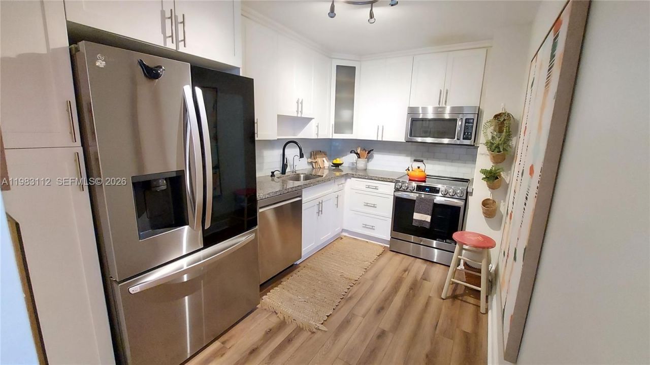 3375 N Country Club Dr , Unit 207, Aventura, FL 33180 Photo