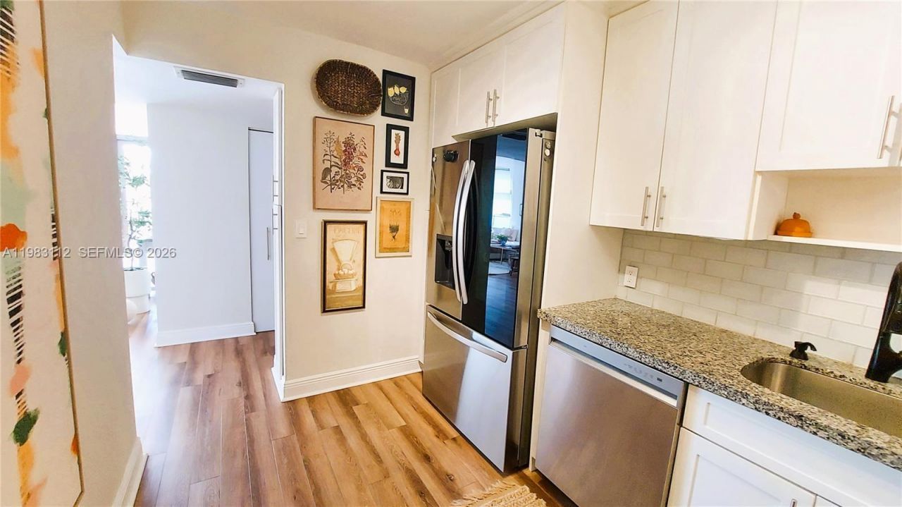 3375 N Country Club Dr , Unit 207, Aventura, FL 33180 Photo