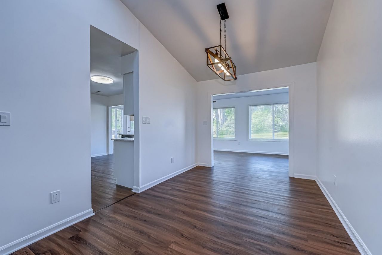 147 Woodlake Dr. Photo 8