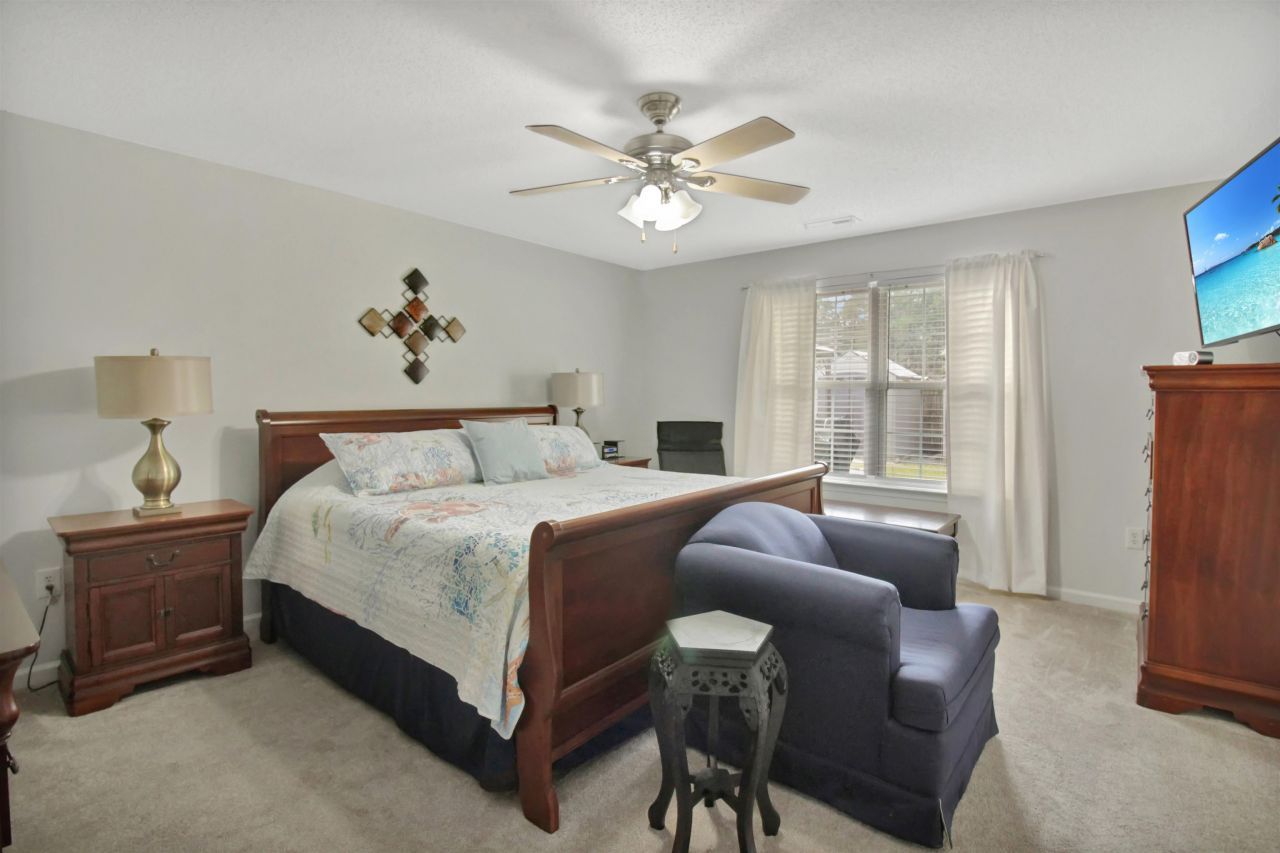 412 Plymouth Loop Photo 11