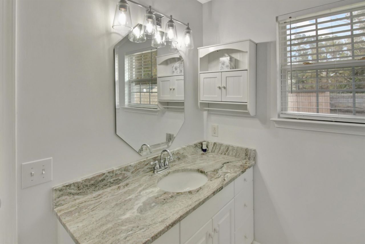 412 Plymouth Loop Photo 14