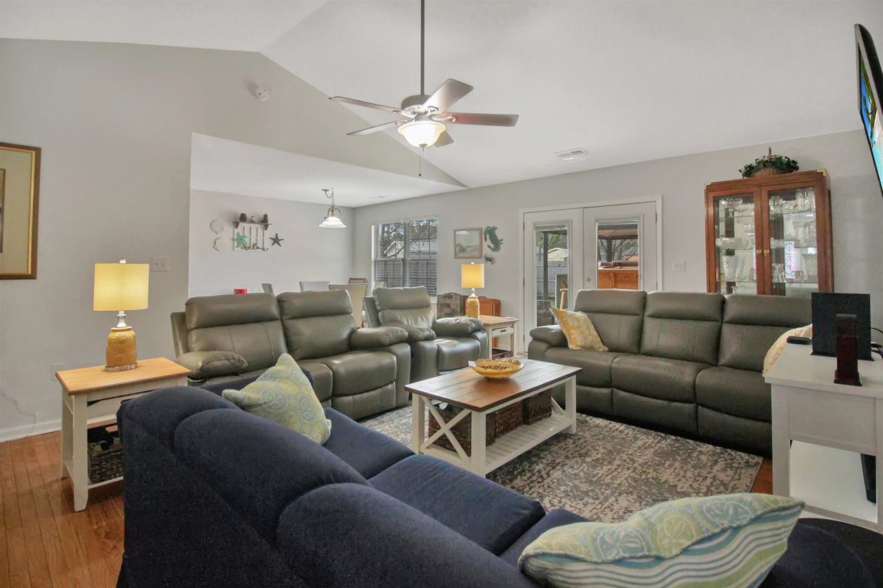 412 Plymouth Loop Photo 4