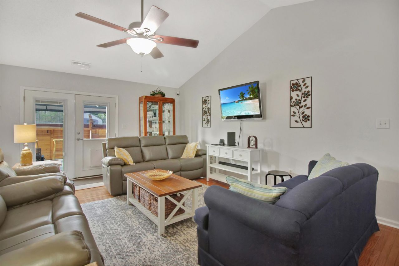 412 Plymouth Loop Photo 5