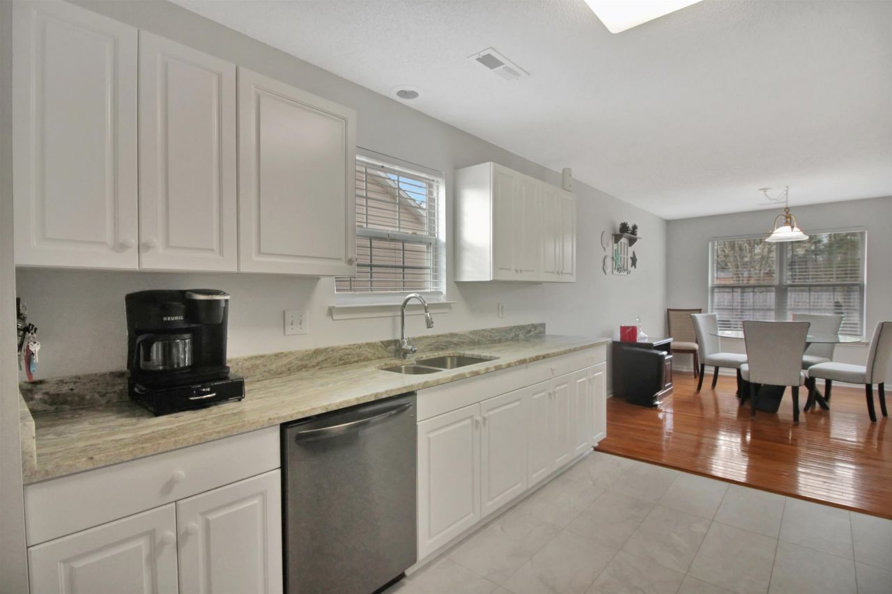 412 Plymouth Loop Photo 6