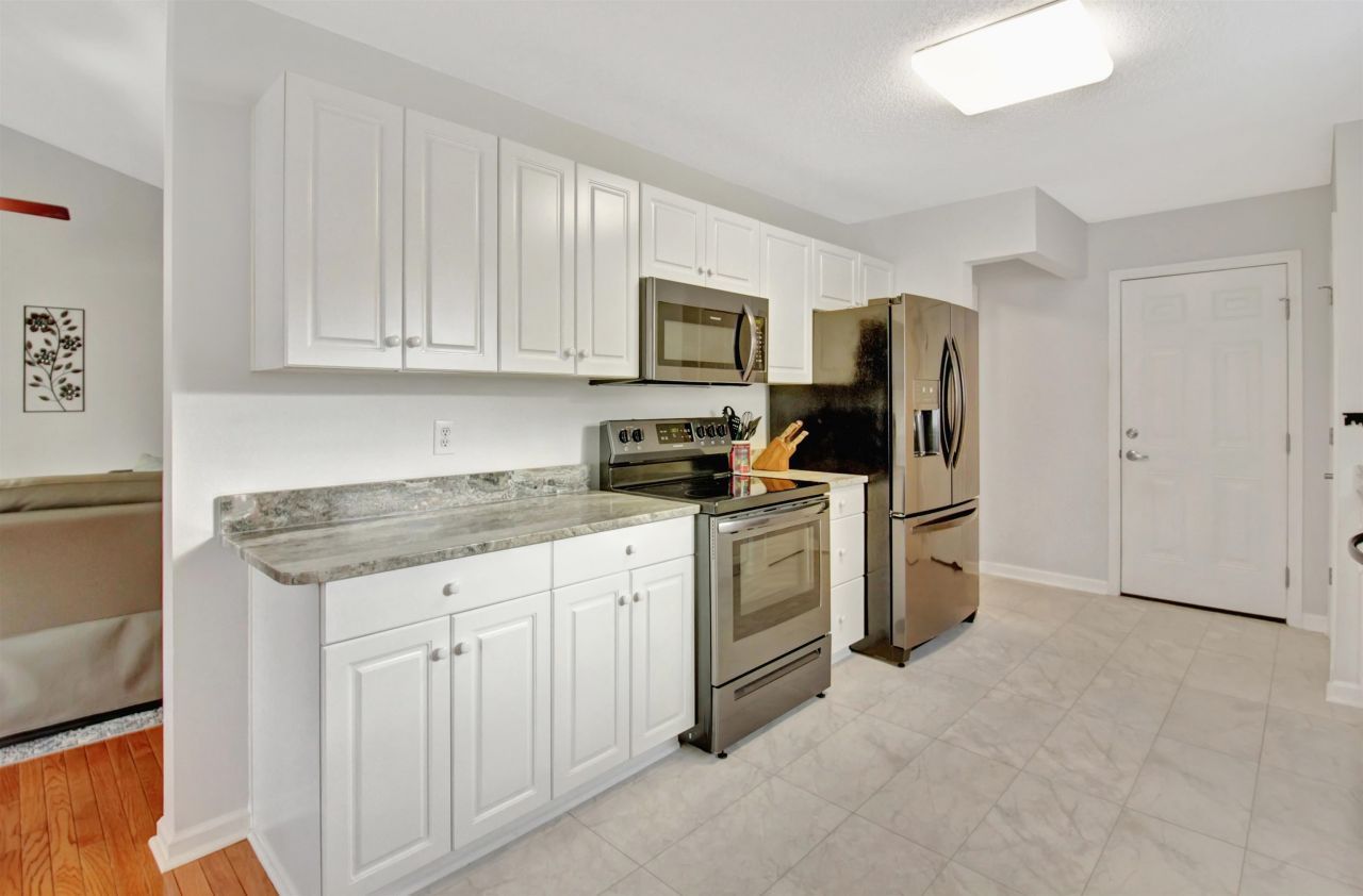 412 Plymouth Loop Photo 7