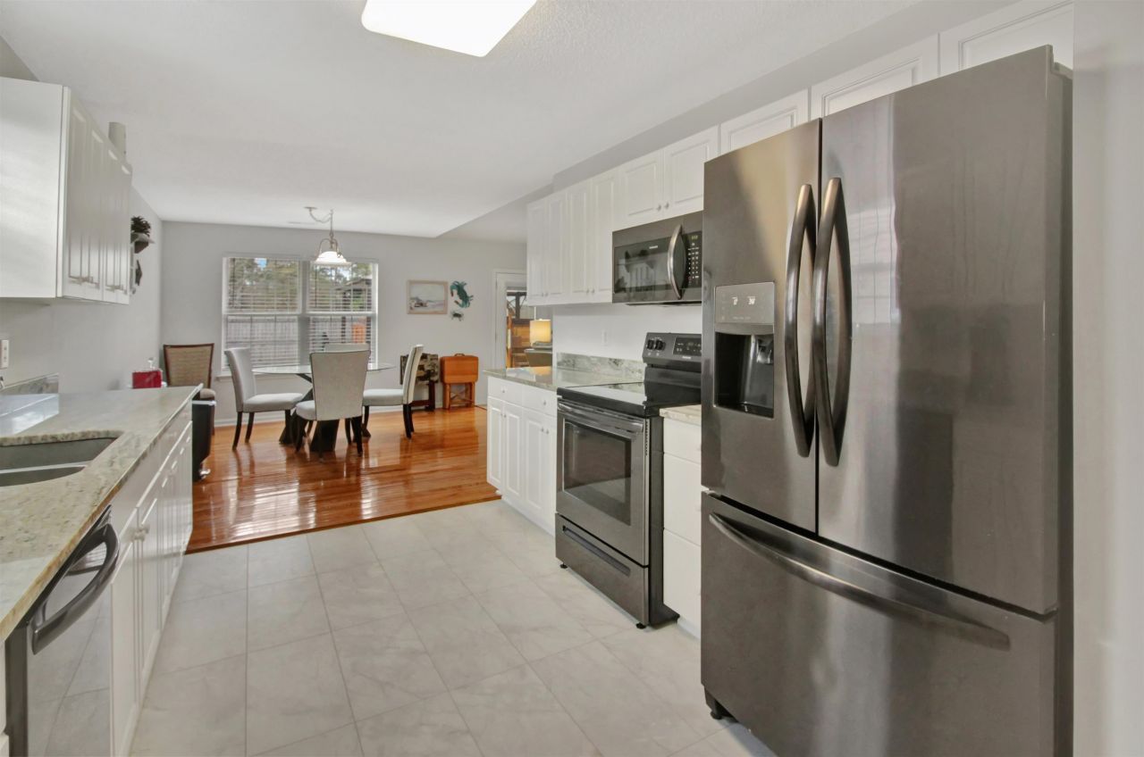 412 Plymouth Loop Photo 8