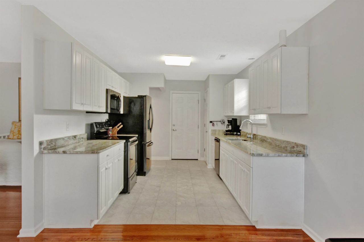 412 Plymouth Loop Photo 9