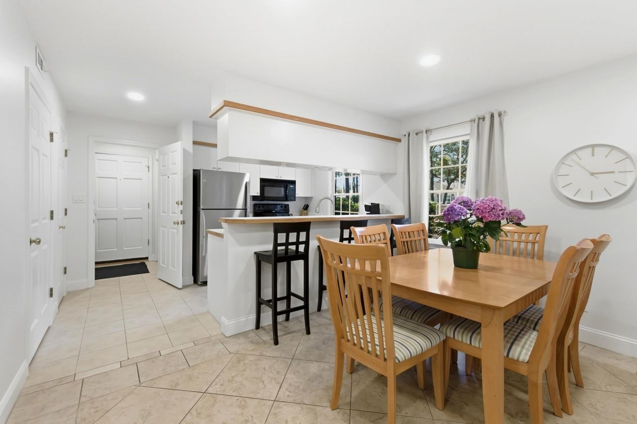 225 Tanglewood Dr.  Photo 12