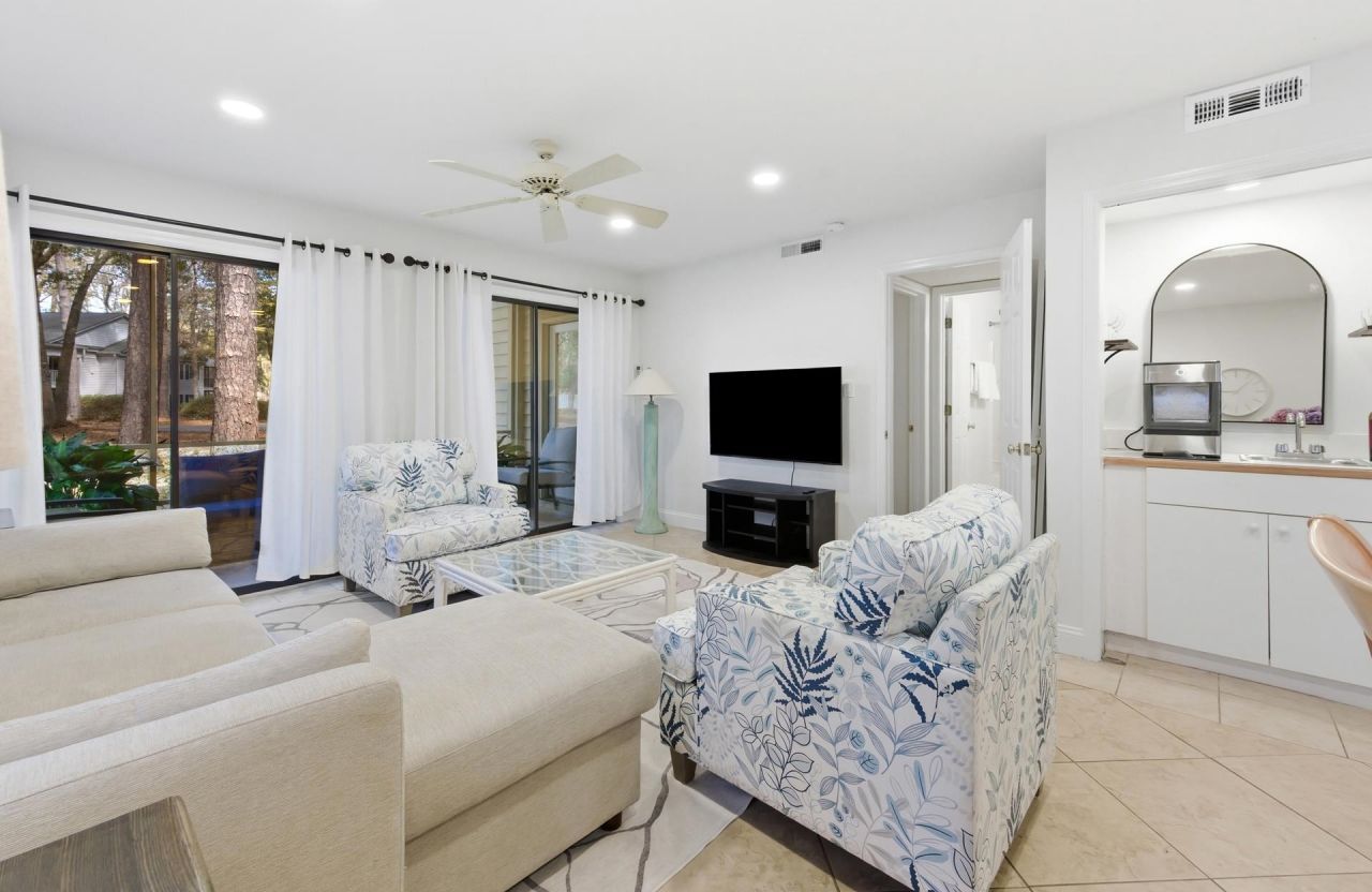 225 Tanglewood Dr.  Photo 8