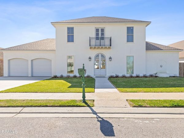 1044 The Lake Drive, Broussard, LA 70518