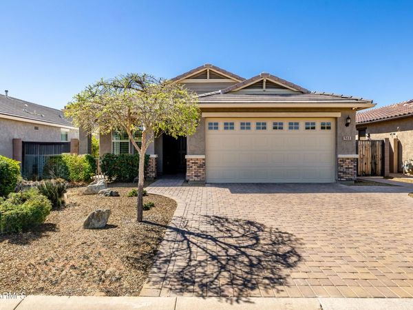 511 E PASARO Drive, Phoenix, AZ 85085
