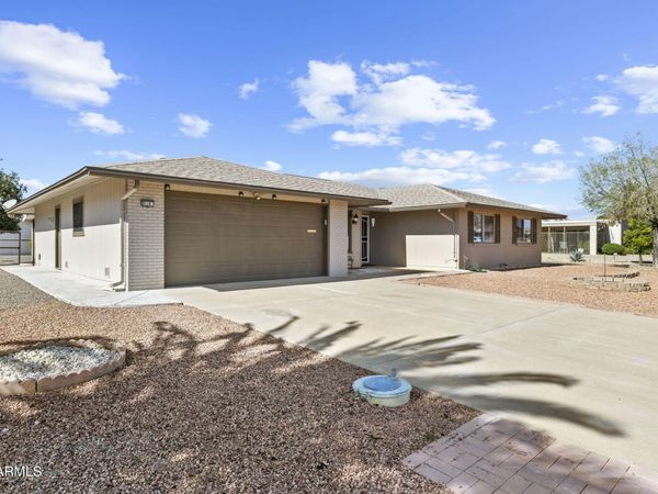 9518 W Oakstone Drive, Sun City, AZ 85351