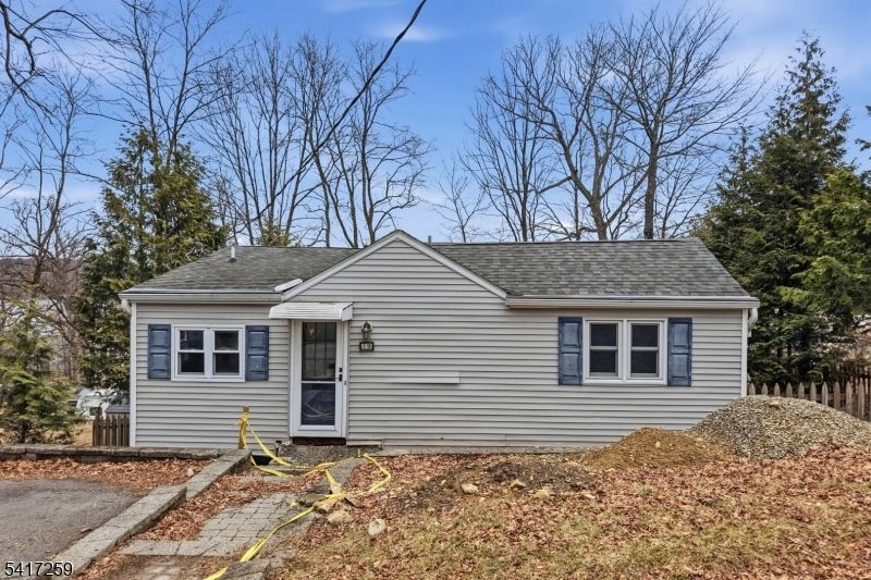 19 Sutton Rd, Hopatcong, NJ 07843 Main Photo