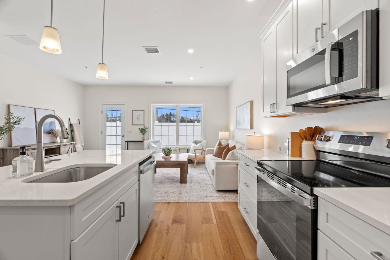 15 Suffolk Drive, Unit 7, Concord, NH 03303 Main Photo