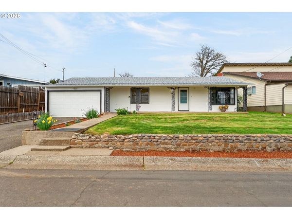 262 NW CECIL AVE, Roseburg, OR 97470