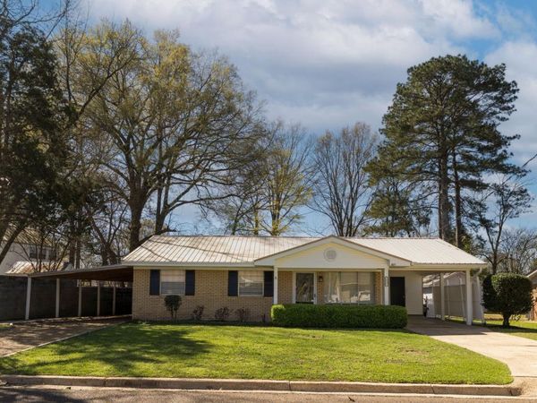 1921 Henry, Starkville, MS 39759