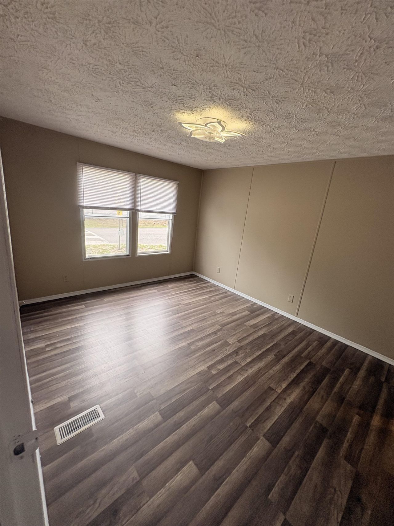 2700 Capricorn Dr. Photo 29