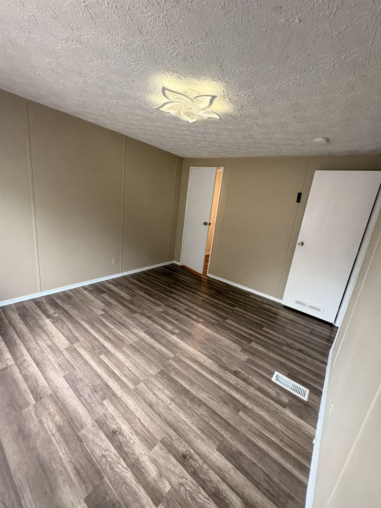 2700 Capricorn Dr. Photo 30