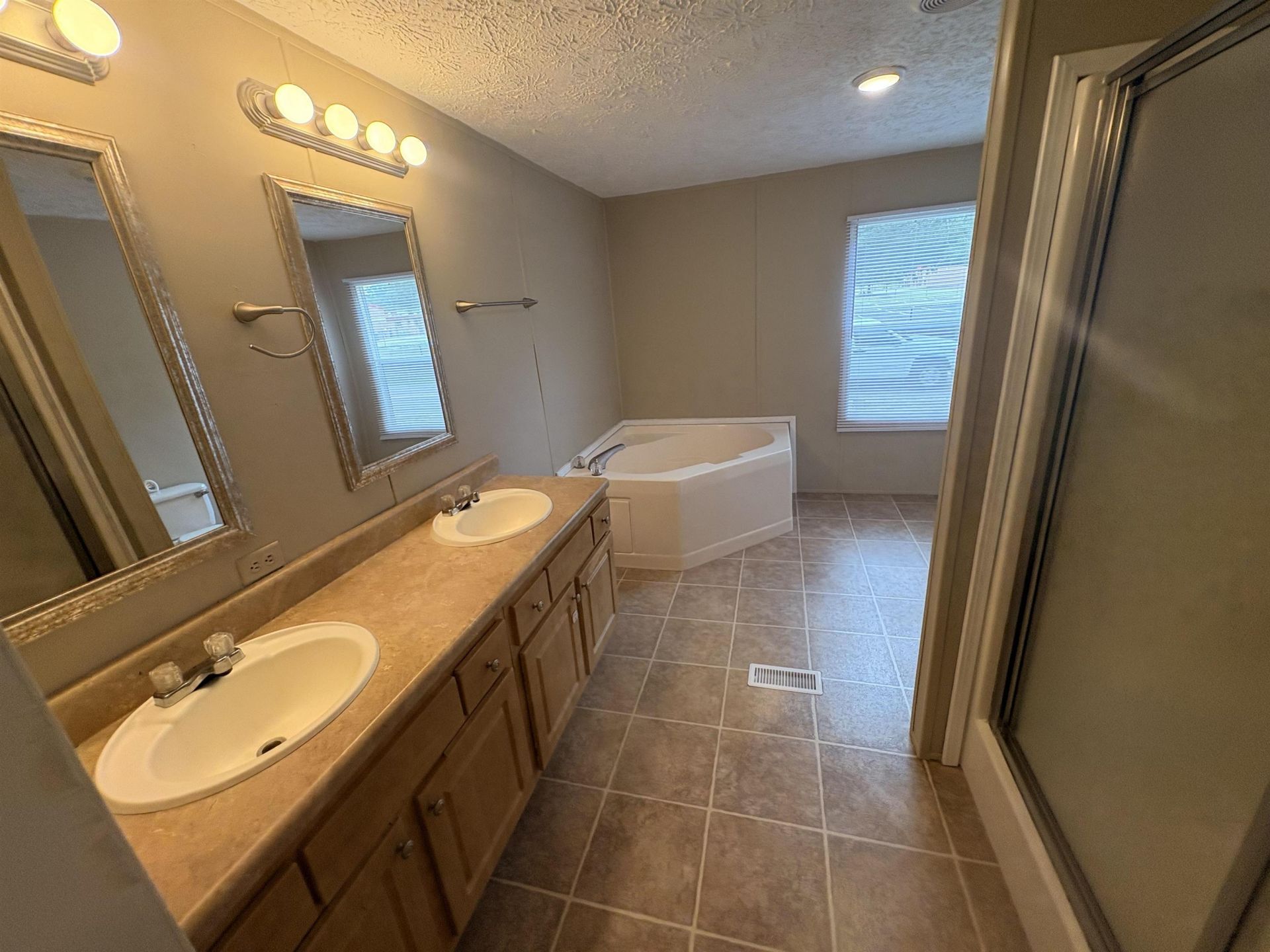 2700 Capricorn Dr. Photo 40