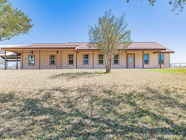 914 Ridge Ln, La Vernia, TX 78121
