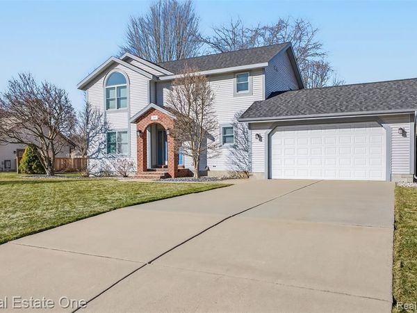 5115 Ossad Drive, Norton Shores, MI 49441