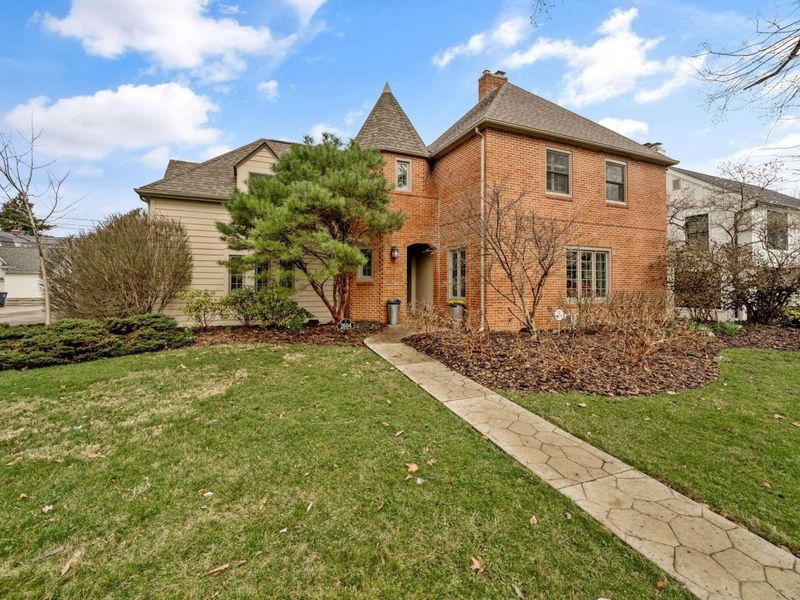 2604 Sherwood Road, Columbus, OH 43209 Photo 2