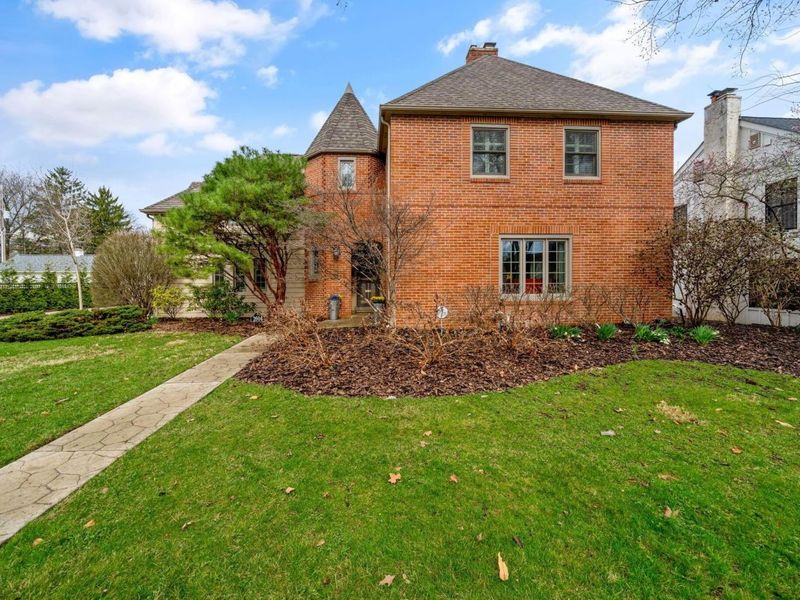 2604 Sherwood Road, Columbus, OH 43209 Photo 4