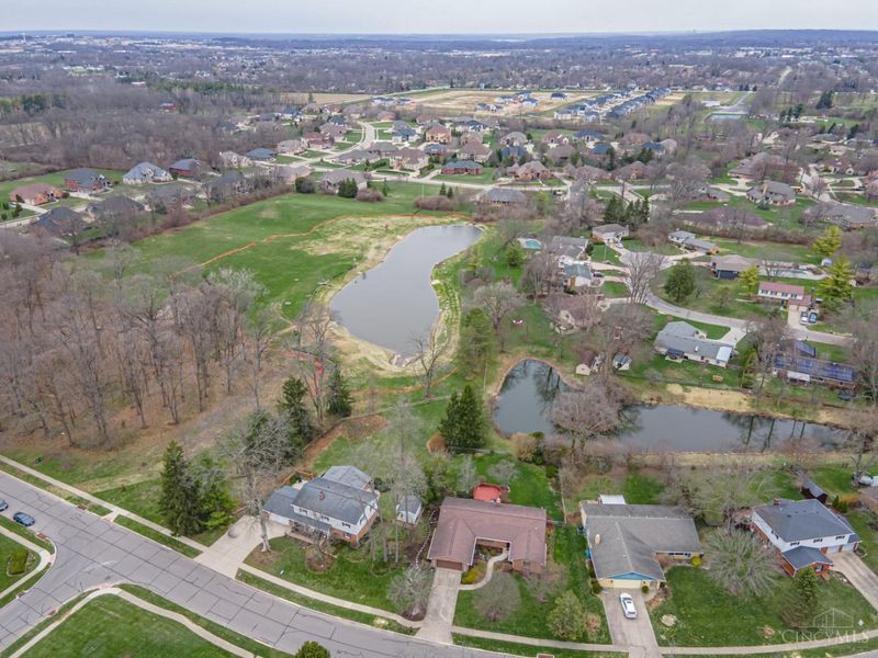 471 Roselake Drive, Centerville, OH 45458 Photo 2