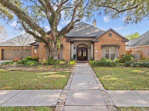 301 Timberwood Circle, Lafayette, LA 70508
