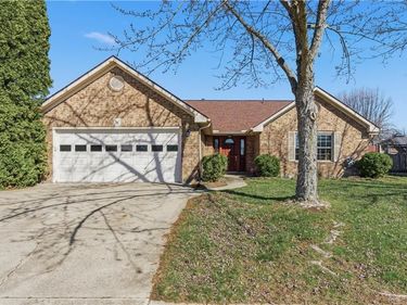 8858 Deer Hollow Drive, Huber Heights, OH 45424