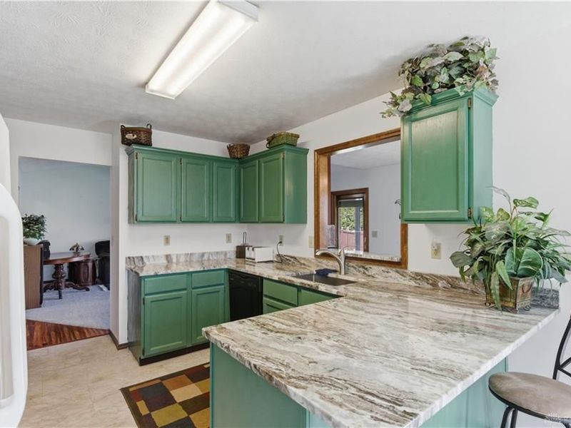 8858 Deer Hollow Drive, Huber Heights, OH 45424 Photo 18