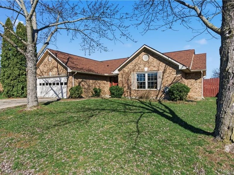 8858 Deer Hollow Drive, Huber Heights, OH 45424 Photo 2