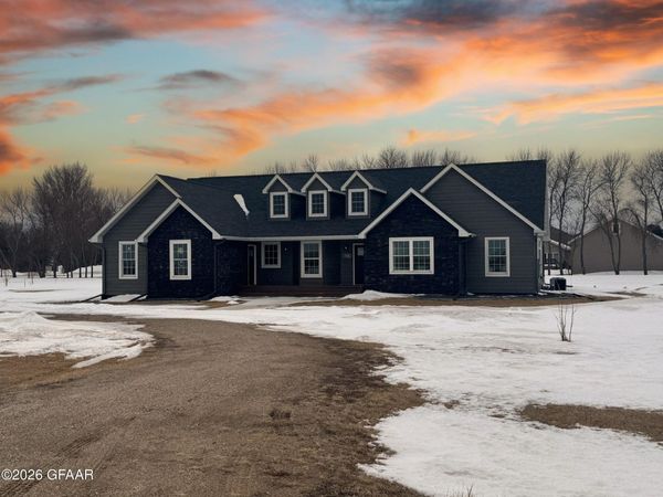 1082 CLIFFS Place , Devils Lake, ND 58301