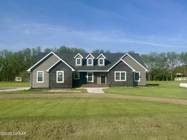 1082 CLIFFS Place, Devils Lake, ND 58301