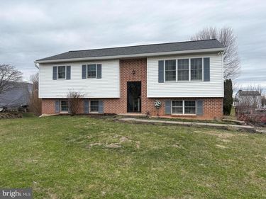 255 DEGLER AVENUE, LEESPORT, PA 19533