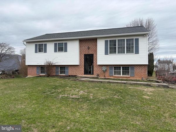 255 DEGLER AVENUE, LEESPORT, PA 19533