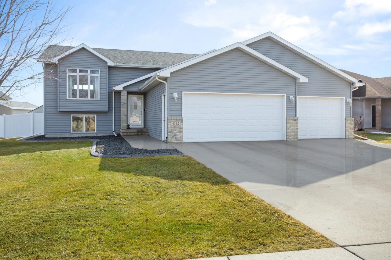 4512 44th Street S, Fargo, ND 58104 Main Photo