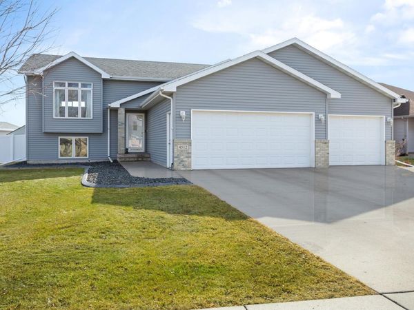 4512 44th Street S, Fargo, ND 58104
