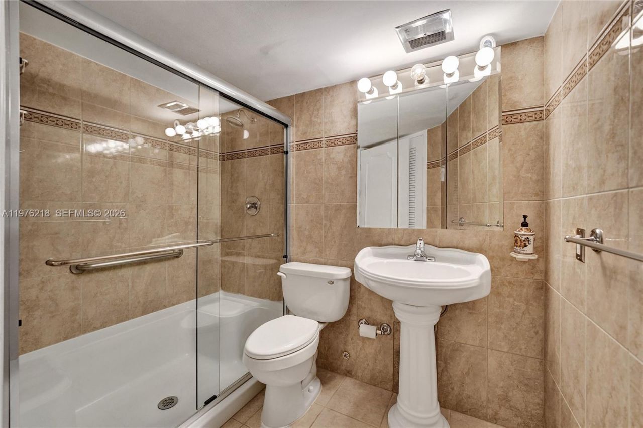 1936 S Ocean , Unit 20D, Hallandale Beach, FL 33009 Photo