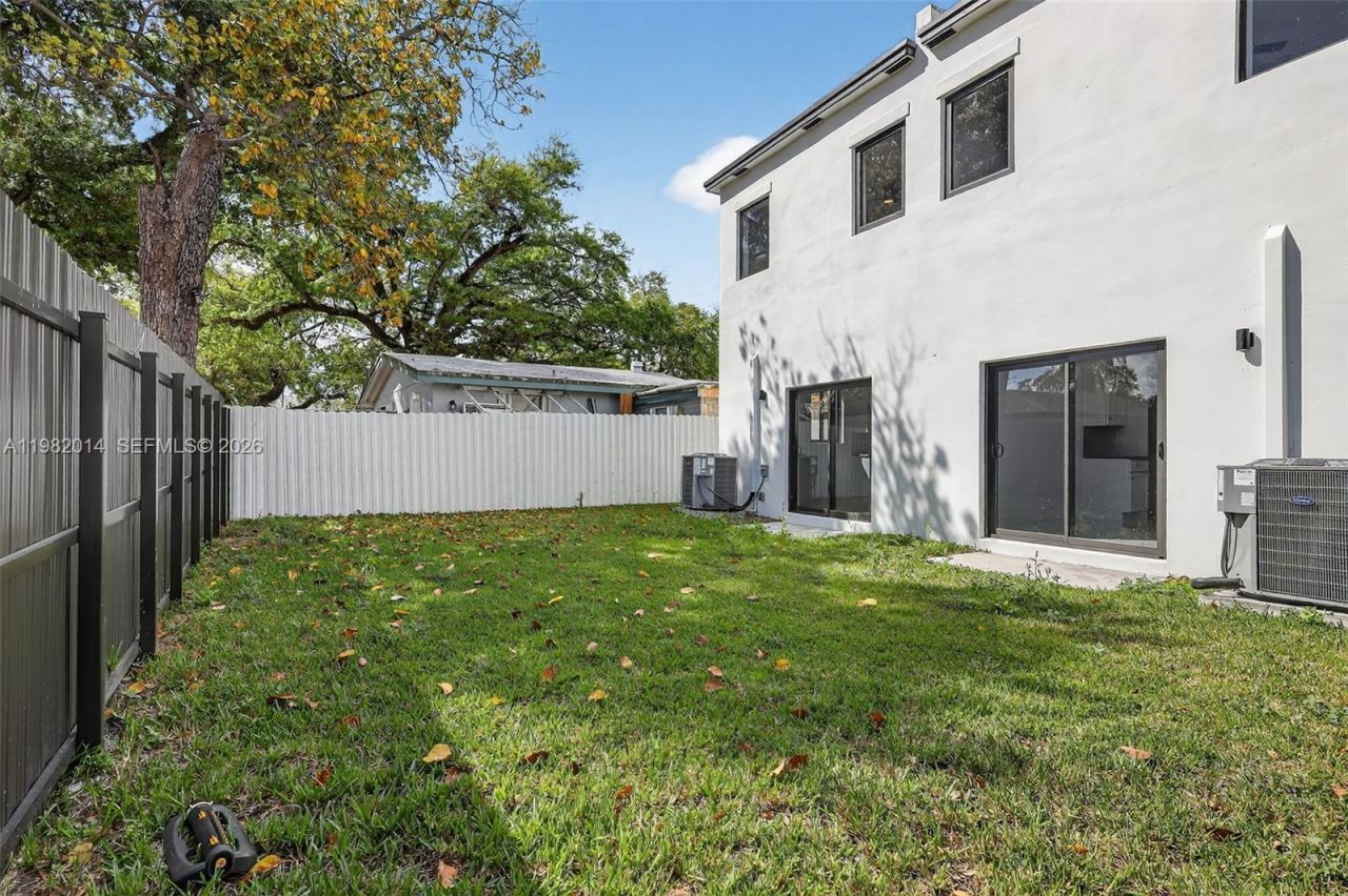 4311 NW 32nd Ave, Miami, FL 33142 Photo