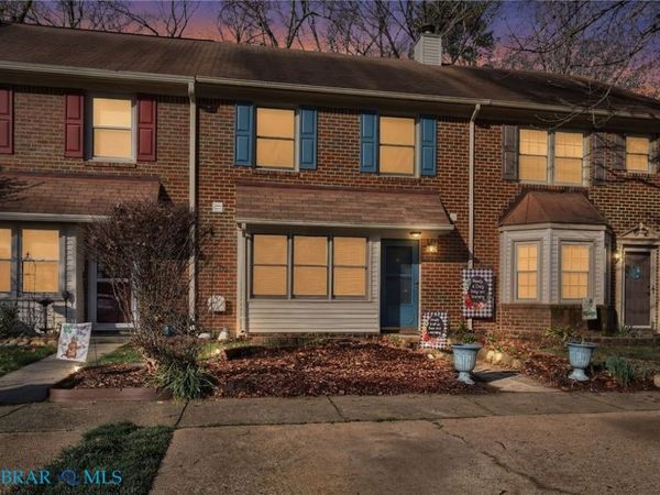 110 SOUVERAIN Landing , Yorktown, VA 23692