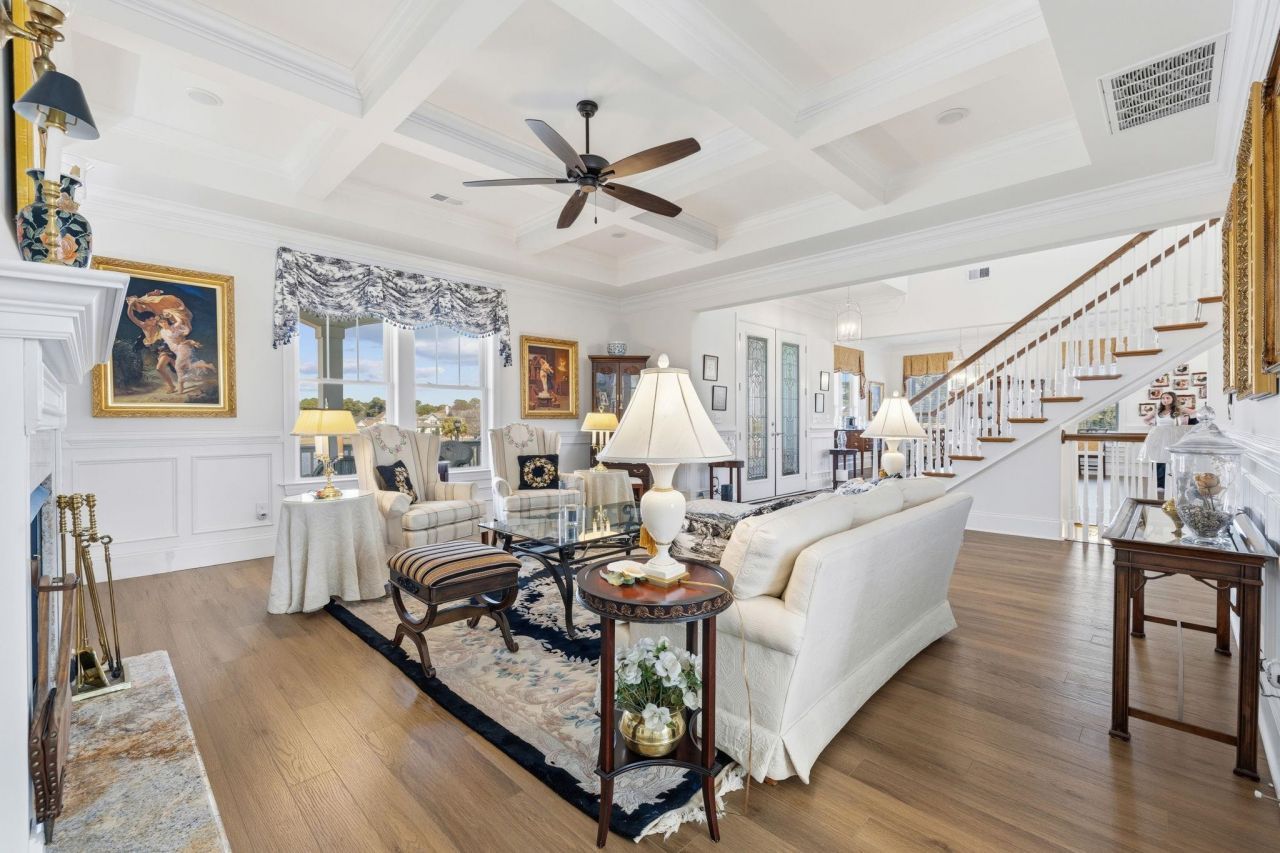 2001 Summer Rose Ln.  Photo 10