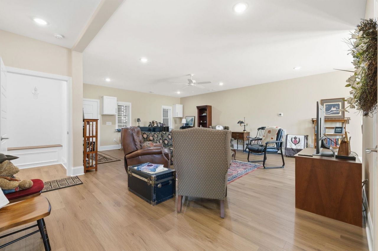 2001 Summer Rose Ln.  Photo 26