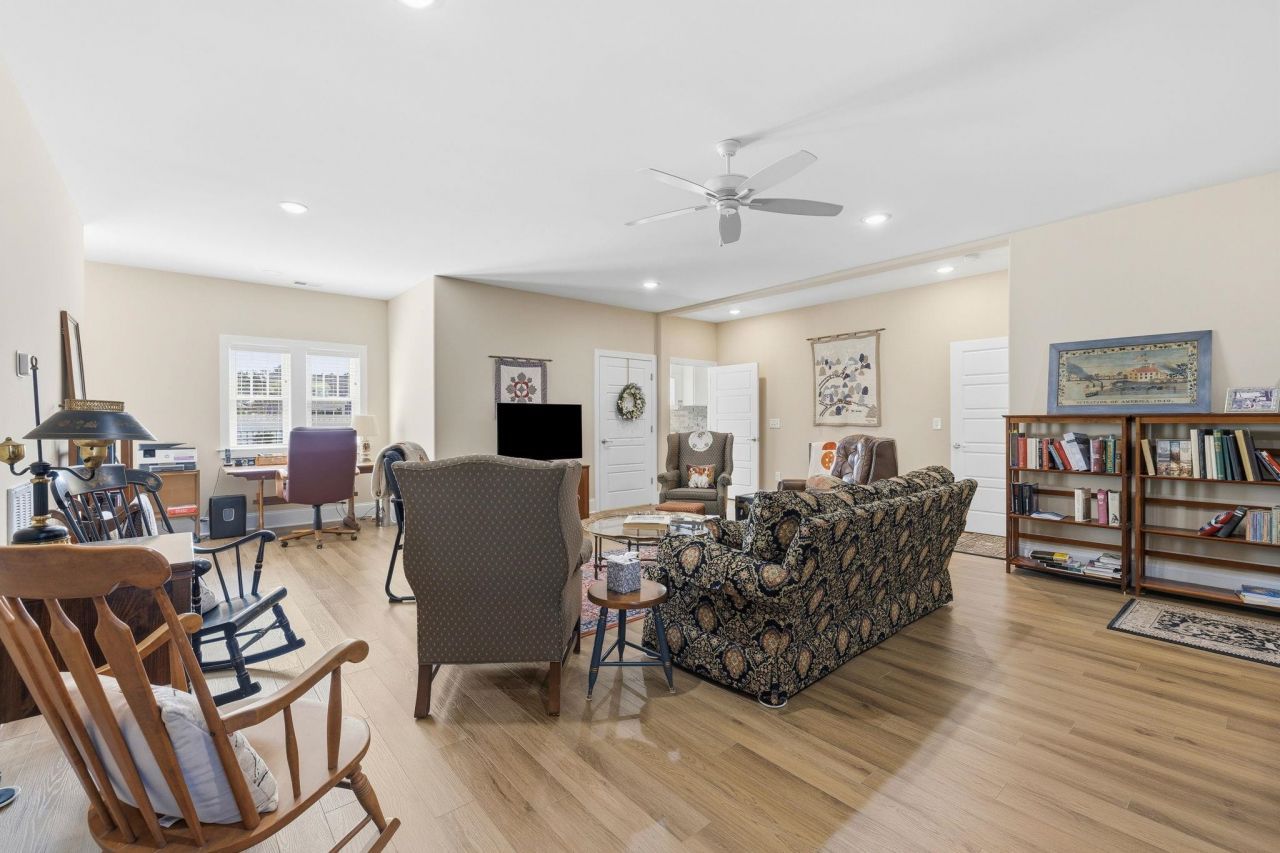 2001 Summer Rose Ln.  Photo 27