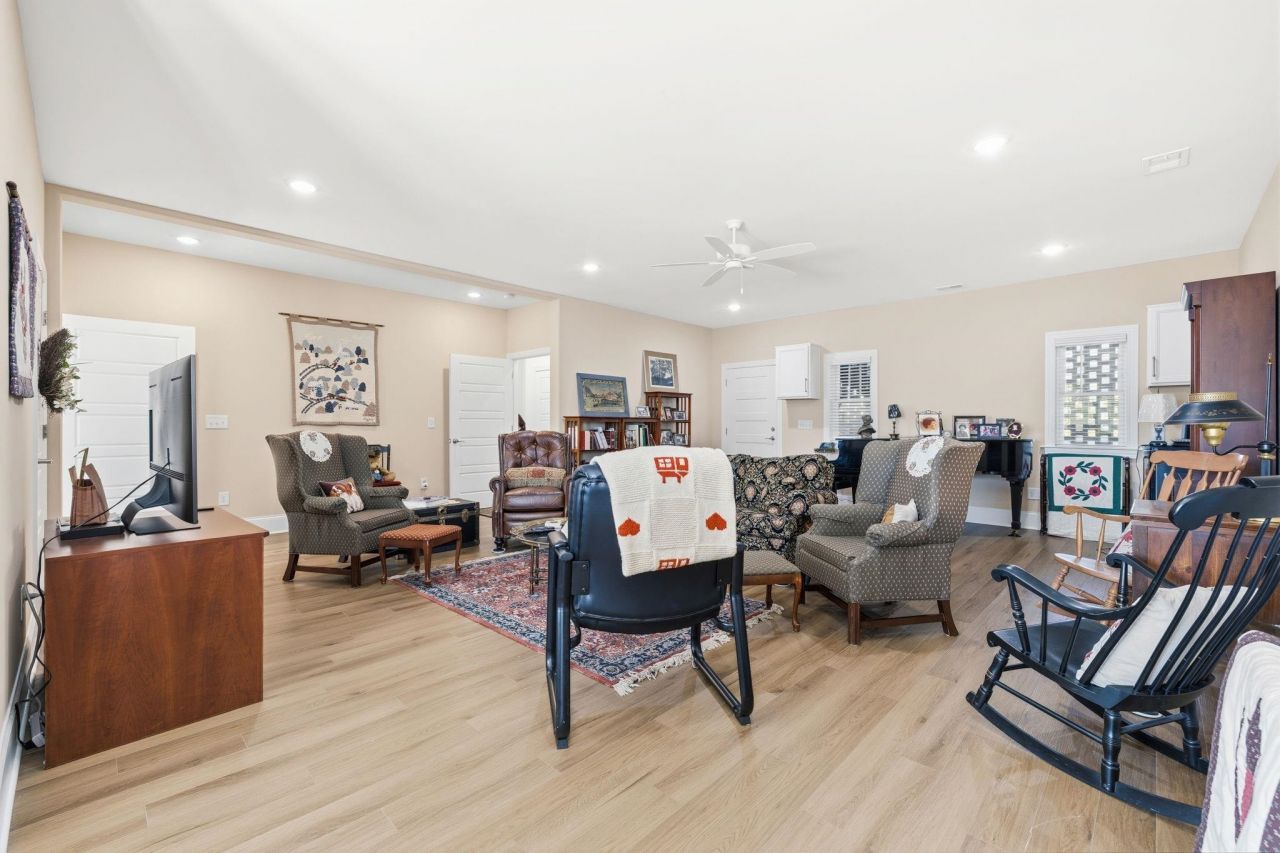 2001 Summer Rose Ln.  Photo 28