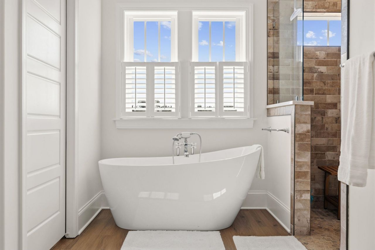 2001 Summer Rose Ln.  Photo 32