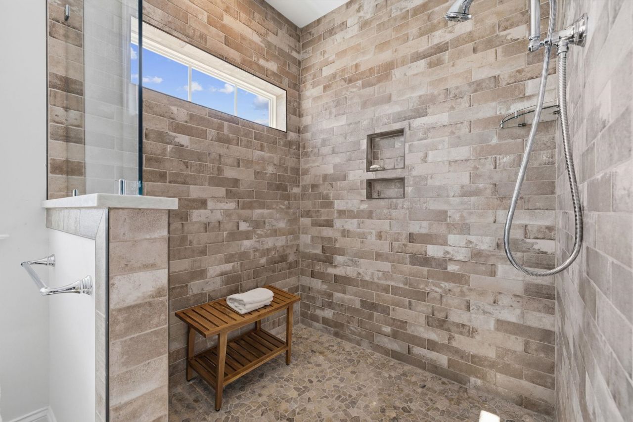 2001 Summer Rose Ln.  Photo 37