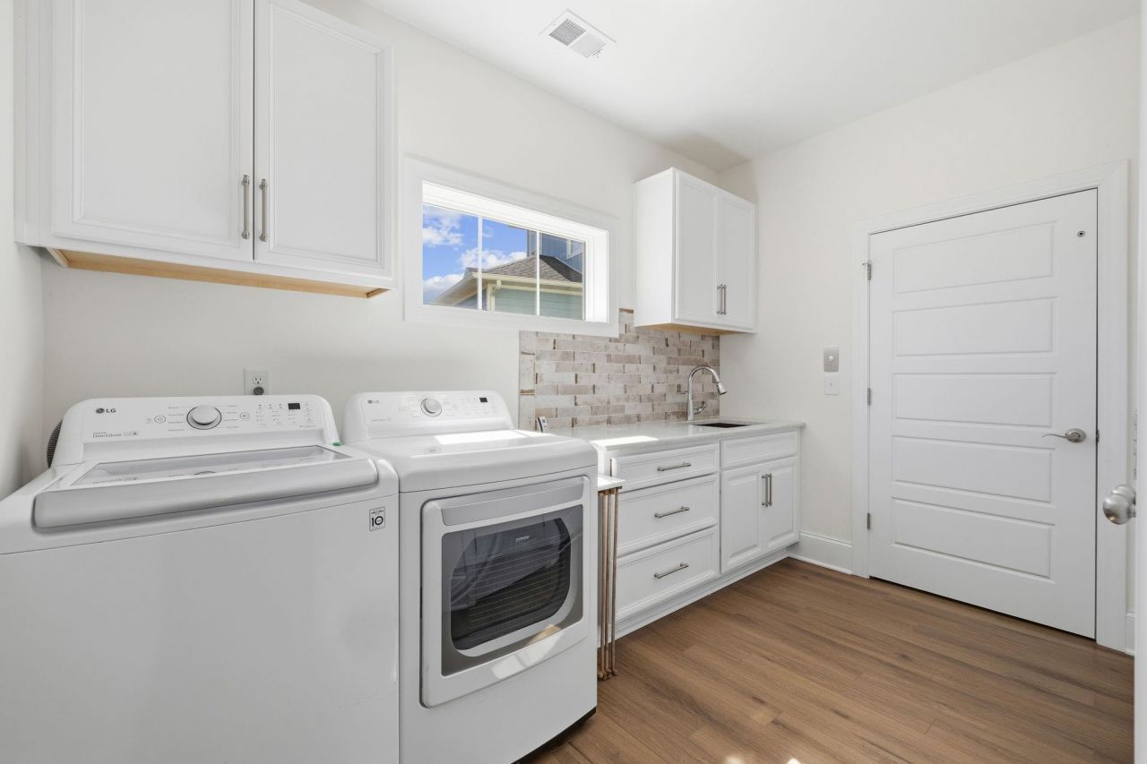 2001 Summer Rose Ln.  Photo 49